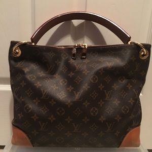 Louis Vuitton Berri PM